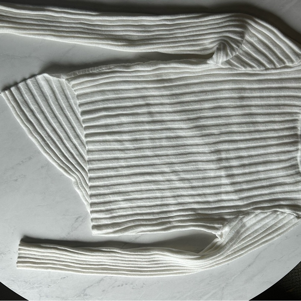 Chic White Ribbed Sweater - Picture 11 of 11